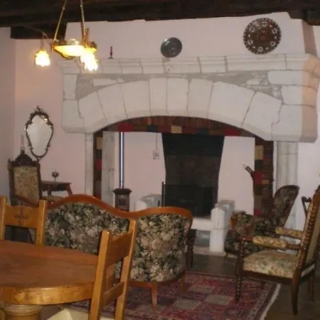 House Le Logis Seigneurial 2 *